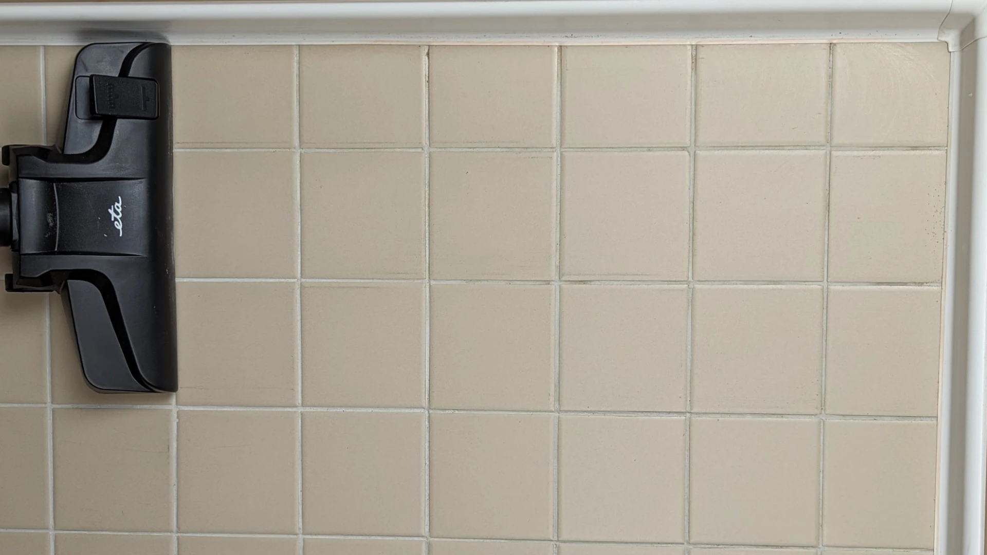 Výsledek na dlažbě – káva Výsledek na dlažbě – káva