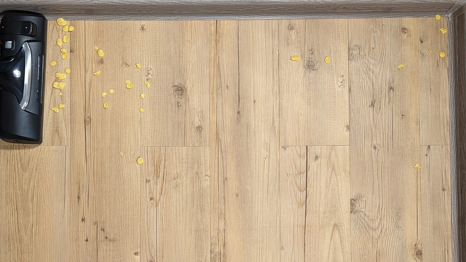 Výsledek na vinylové podlaze – cornflakes Výsledek na vinylové podlaze – cornflakes