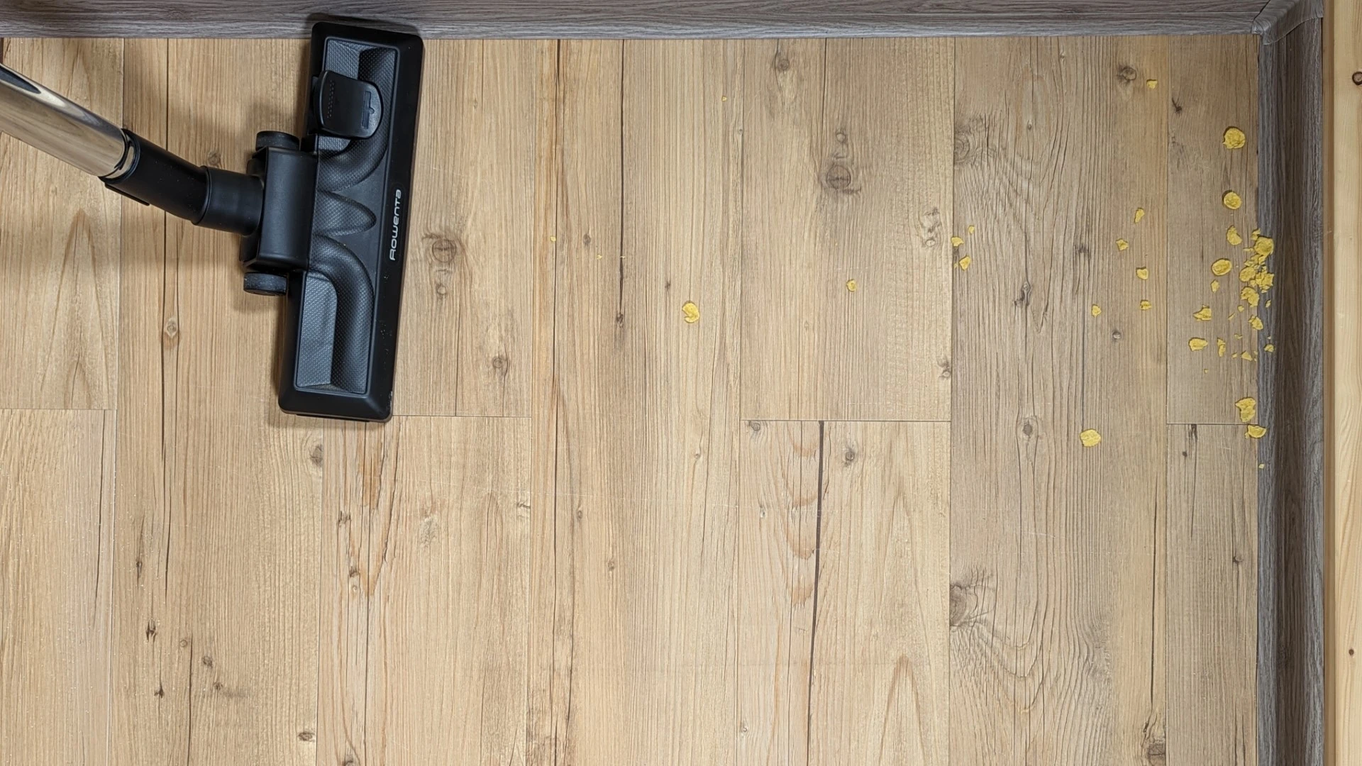 Výsledek na vinylové podlaze – cornflakes Výsledek na vinylové podlaze – cornflakes