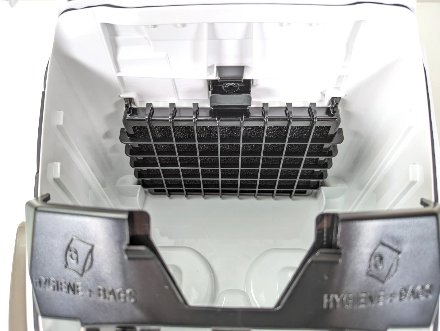 Umístění filtru motoru Umístění filtru motoru