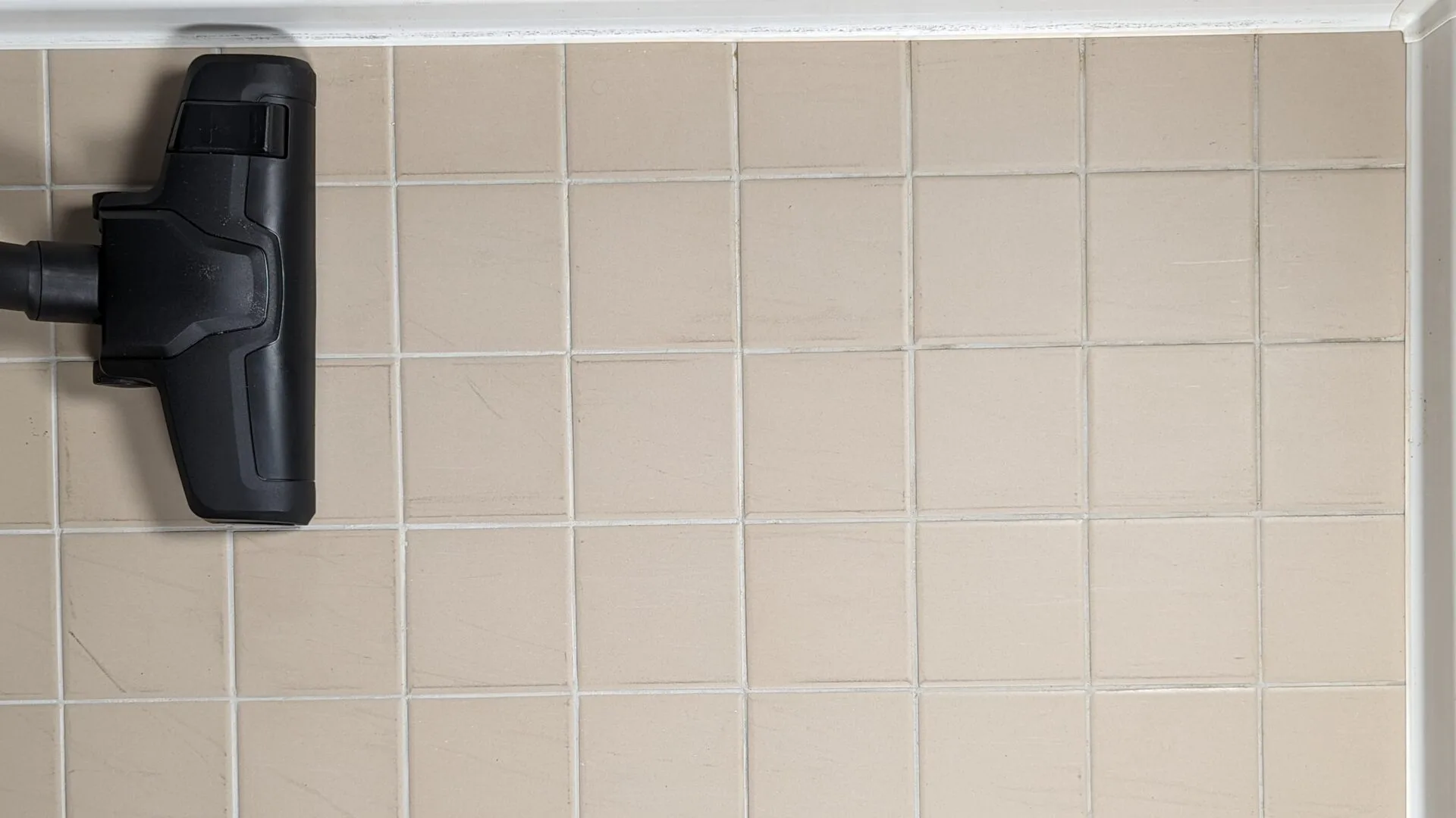 Výsledek na dlažbě – káva Výsledek na dlažbě – káva
