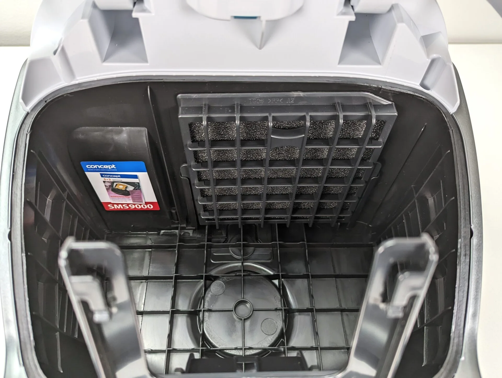 Umístění filtru motoru Umístění filtru motoru