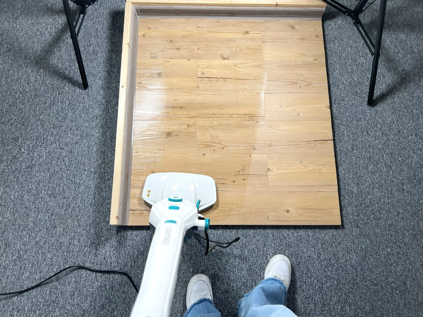 Vytírání vinylové podlahy Vytírání vinylové podlahy