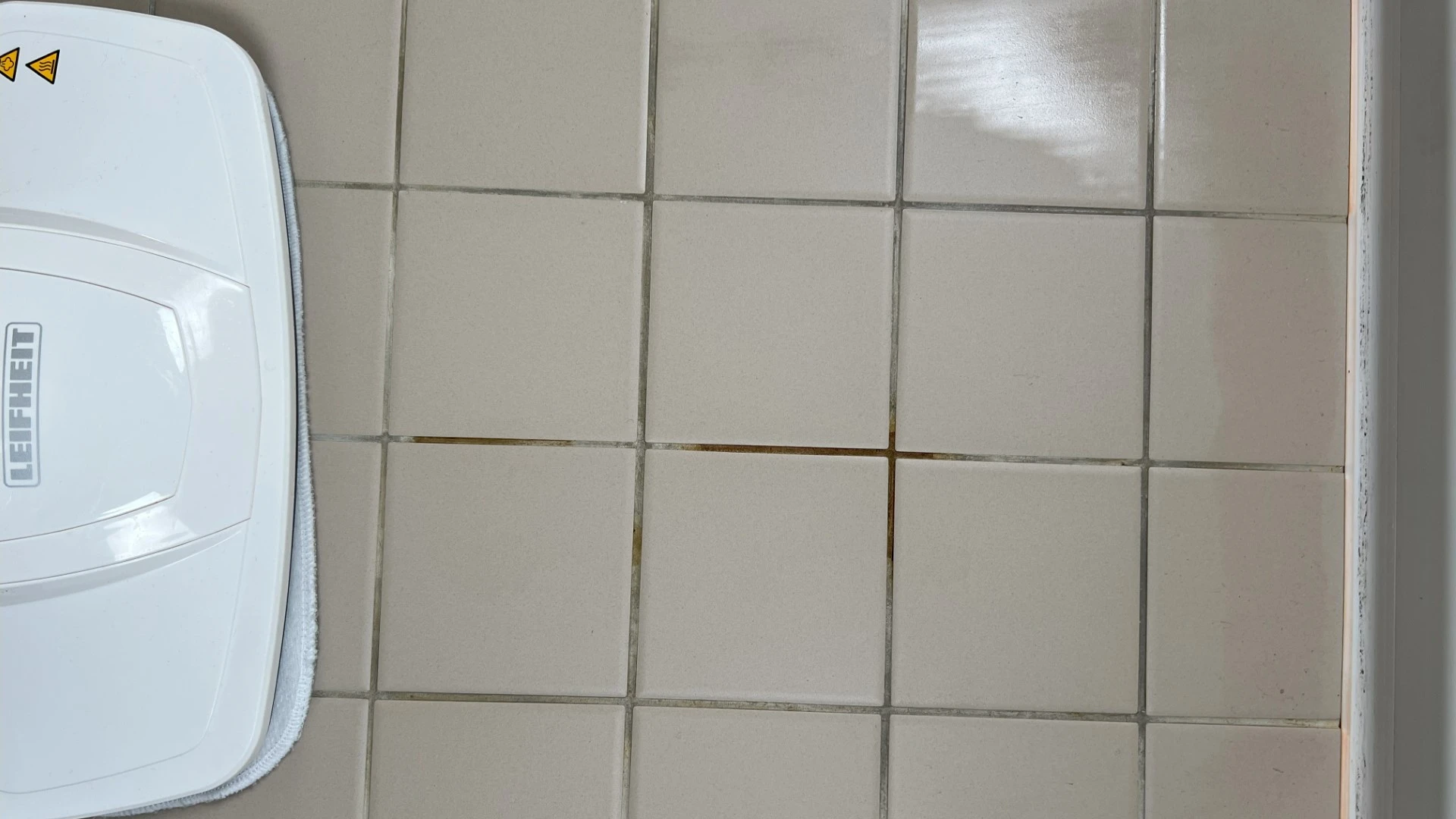 Výsledek na dlažbě – káva Výsledek na dlažbě – káva