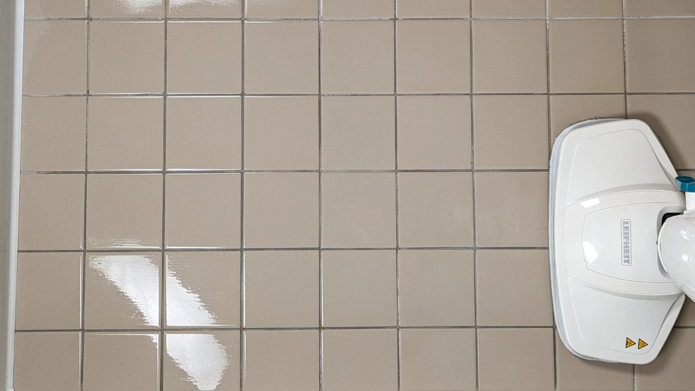 Výsledek na dlažbě – mléko Výsledek na dlažbě – mléko