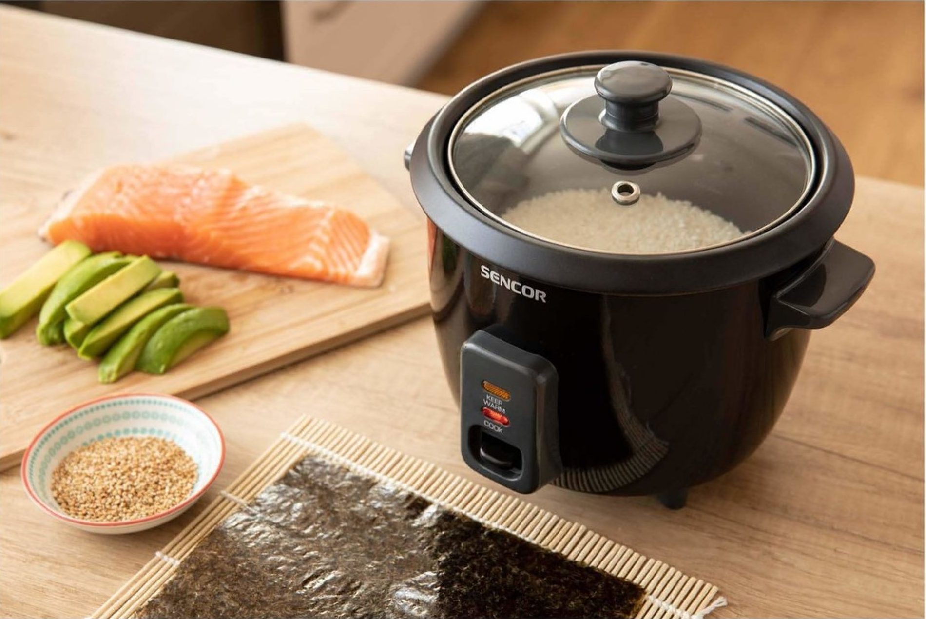 Rýžovar je vhodný i vaření sushi rýže Obrázek zobrazuje, že rýžovar je vhodný i vaření sushi rýže