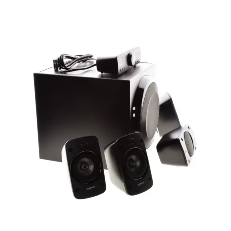 Logitech Z-906 pohled ze strany Logitech Z-906 pohled ze strany