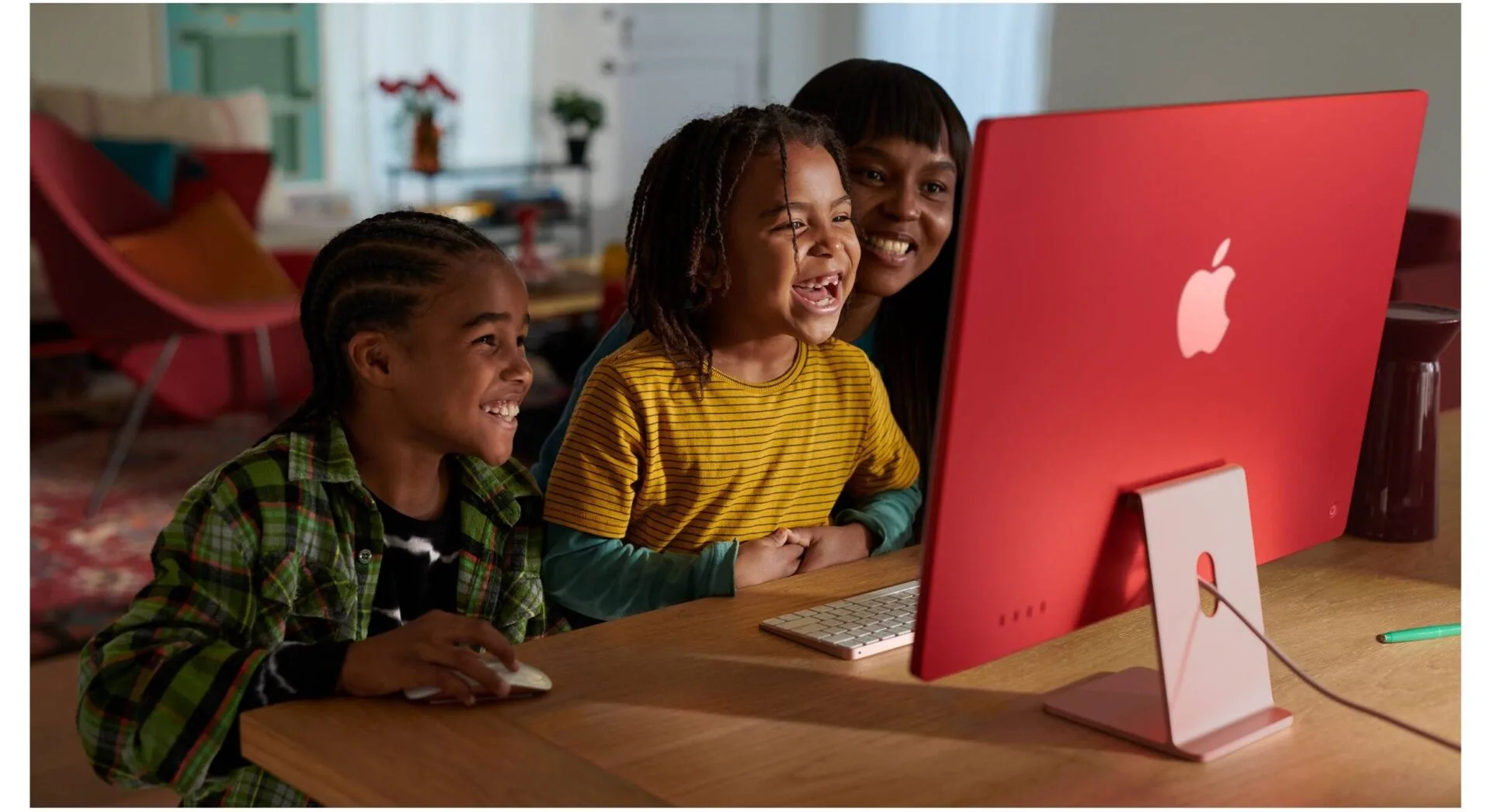 Apple iMac je dlouhodobě nejprodávanějším All in one PC. Bohužel je ale k dostání pouze ve velikosti 24 palců. (Zdroj: Apple) Obrázek zobrazuje Apple iMac je dlouhodobě nejprodávanějším All in one PC. Bohužel je ale k dostání pouze ve velikosti 24 palců. (Zdroj: Apple)