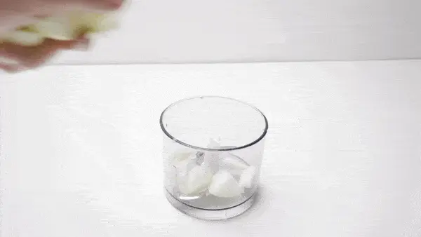 Sekání cibule Gif zobrazuje sekání cibule