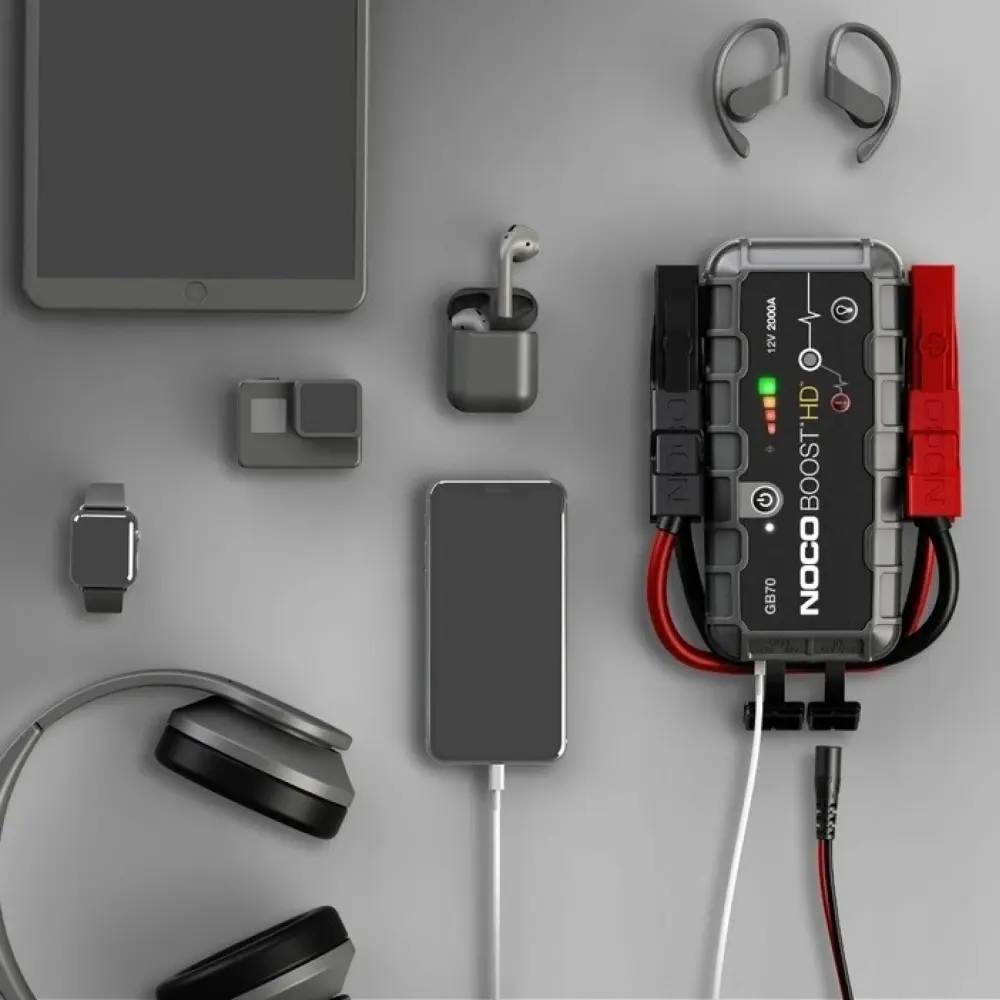 Startovací box umožňuje díky USB portu nabíjet i smartphone Startovací box umožňuje díky USB portu nabíjet i smartphone