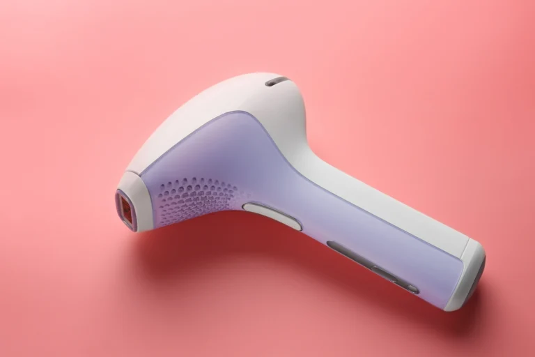 IPL epilátorům se věnuji už několik let, vím proto jak vybrat ty nejlepší. V článku pro vás hledám takové, jaké bych teď sama koupila.