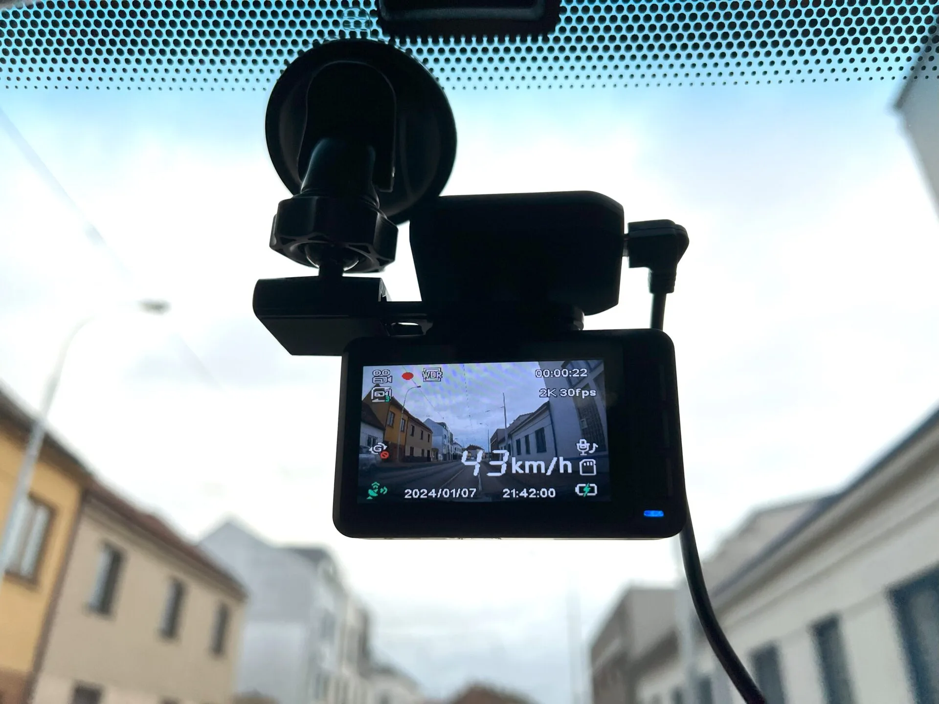 Kamera umístěná na předním skle Kamera umístěná na předním skle
