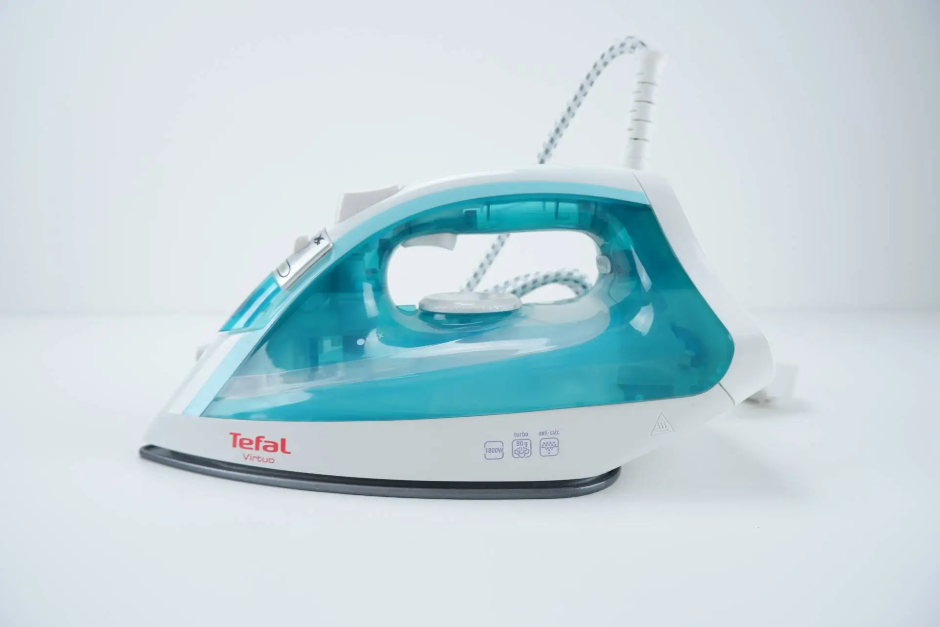 Boční strana Boční strana žehličky Tefal FV 1710E0