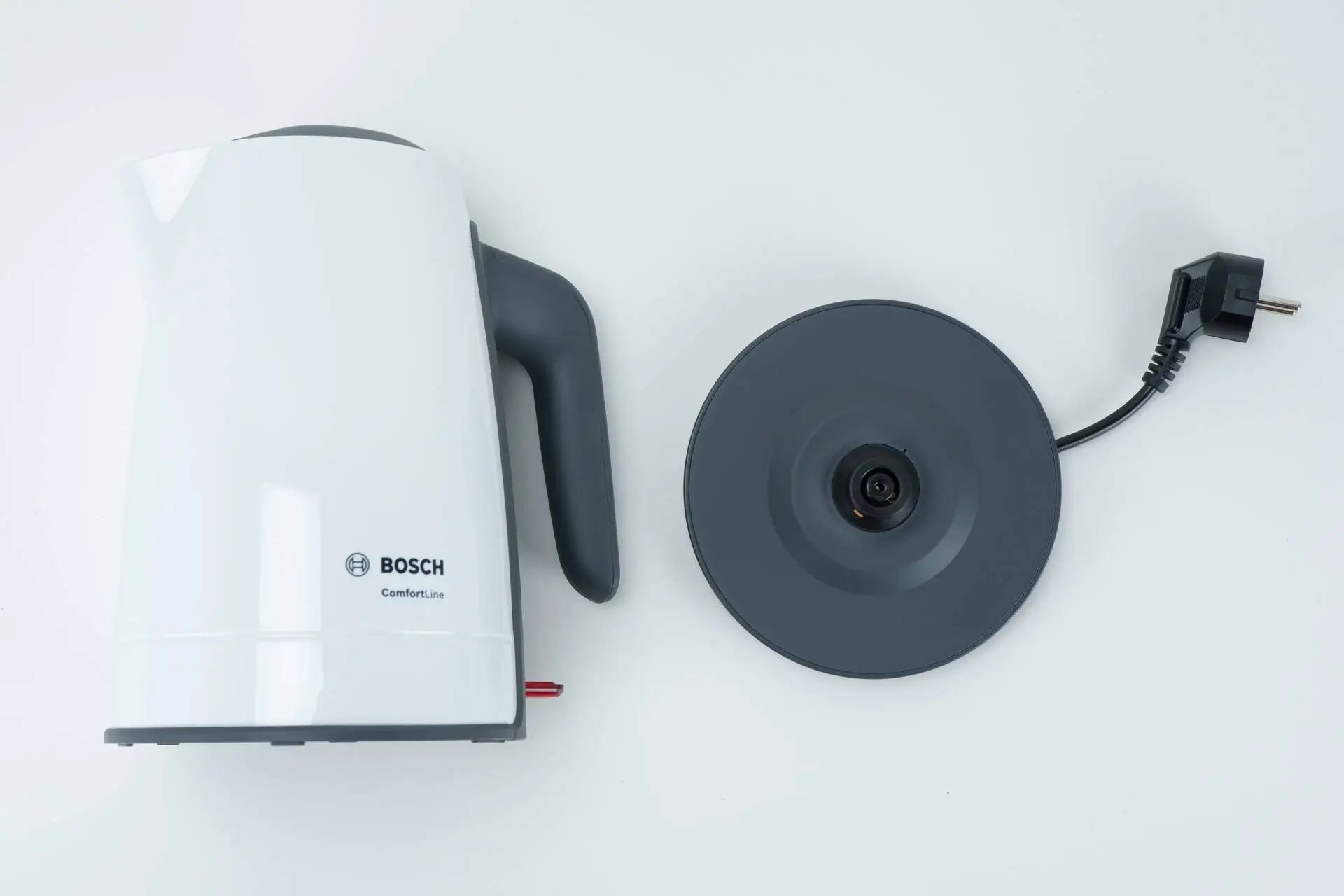 Konvice Bosch s podstavou Foto konvice Bosch TWK 6A011 a podstavy