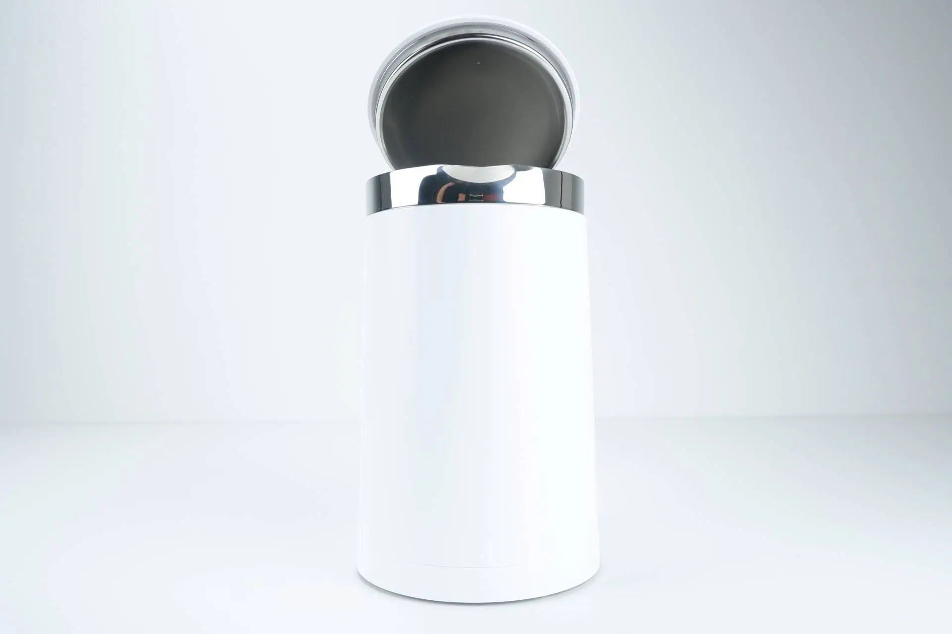 Konvice s otevřeným víkem Obrázek otevřeného víka konvice Xiaomi
