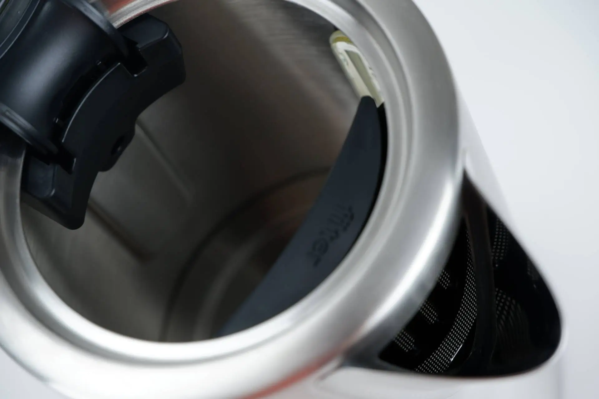 Detail zobáčku a umístění filtru