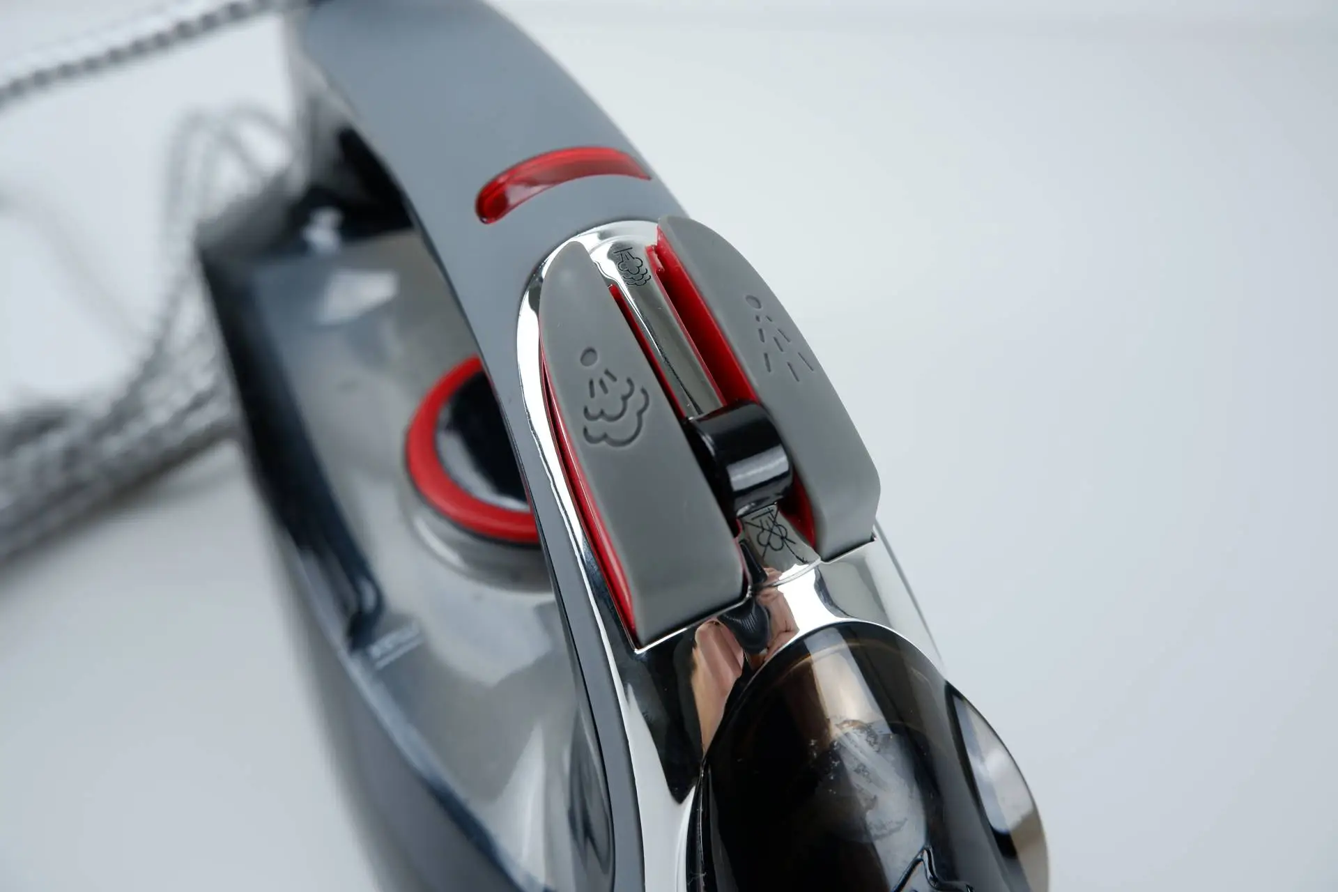 Ovládací tlačítka Ovládací tlačítka žehličky Russell Hobbs 20630