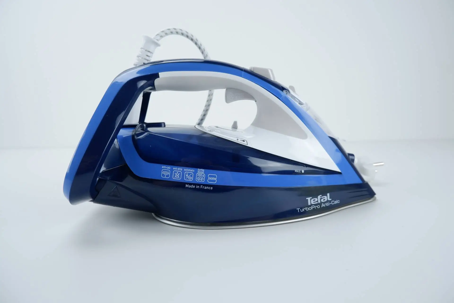 Boční strana Žehlička Tefal TurboPro Anti-Calc FV5630E0 z boku