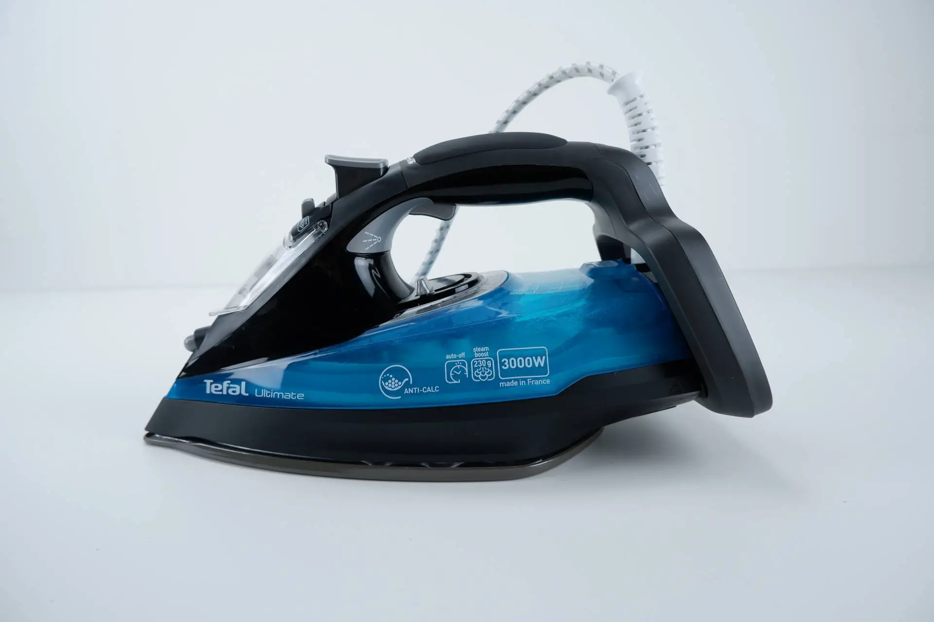 Boční pohled Žehlička Tefal Ultimate Anti-calc FV9785E0 z boku