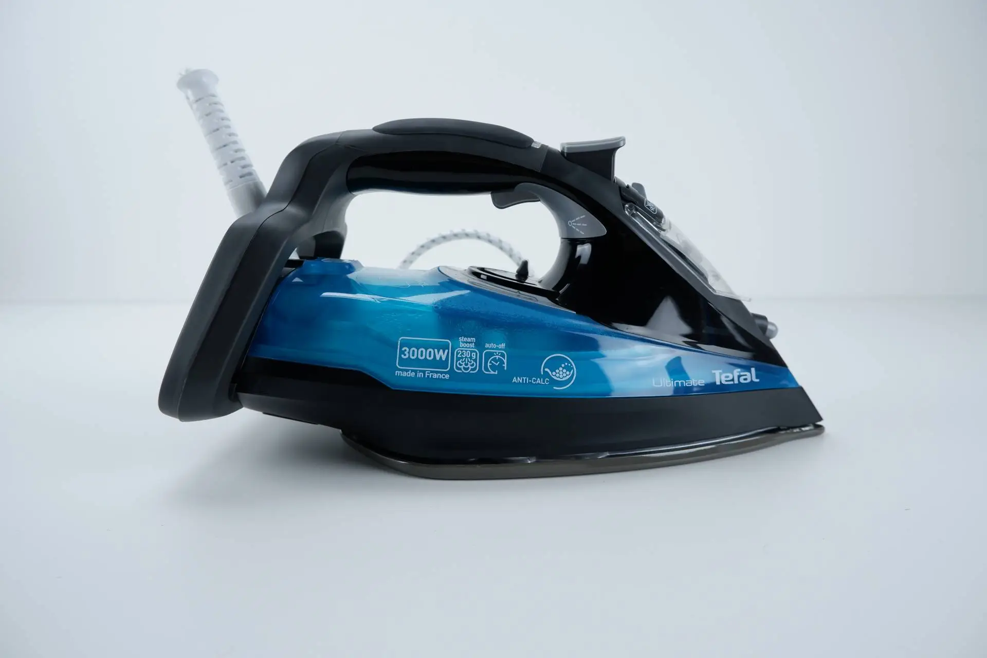 Boční pohled Žehlička Tefal Ultimate Anti-calc FV9785E0 z boku