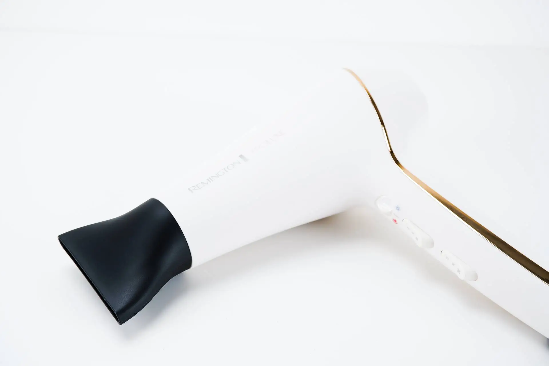 Fén s nástavcem Remington PROluxe AC9140 s nástavcem