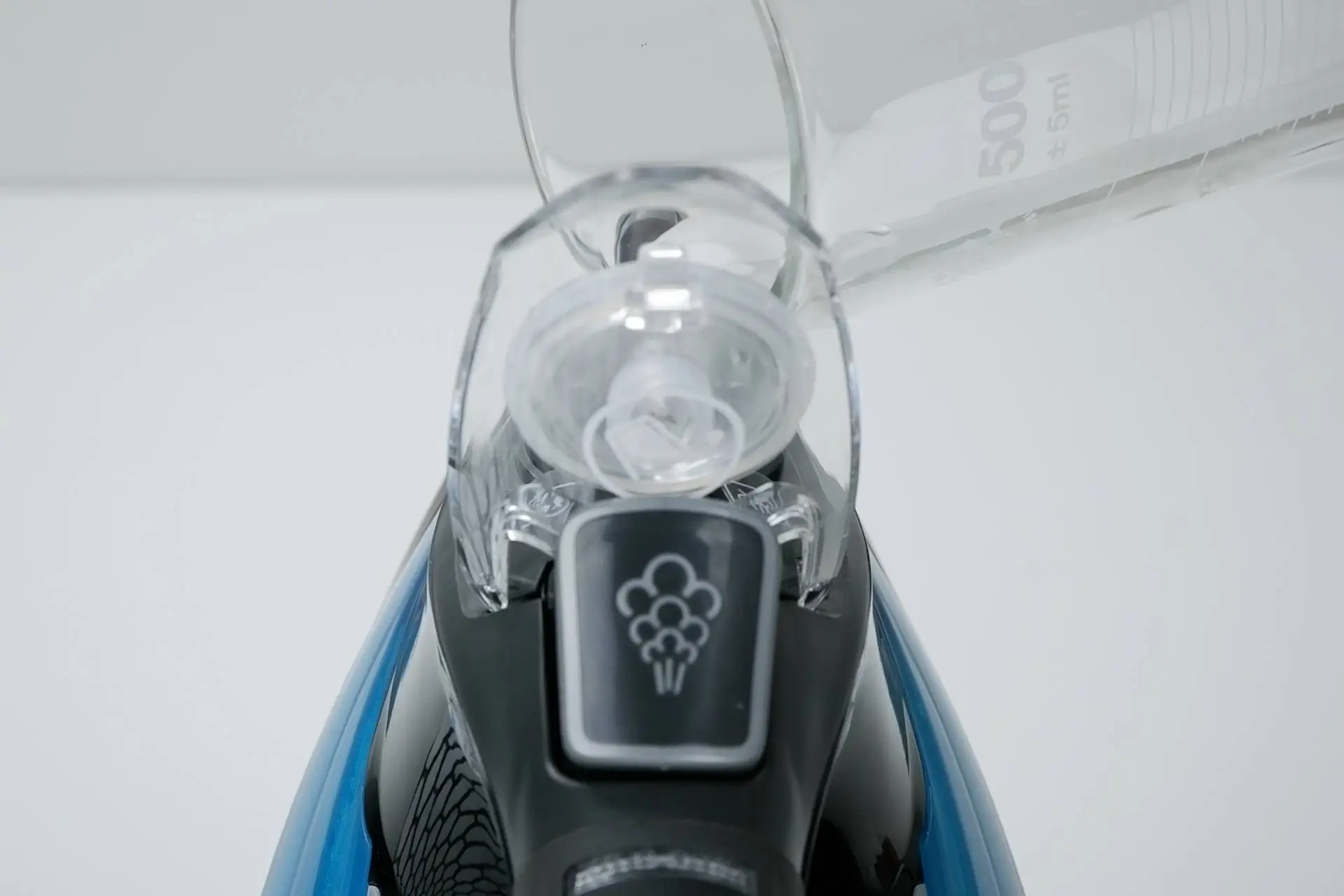 Nalévání vody Nalévání vody do žehličky Tefal Ultimate Anti-calc FV9785E0