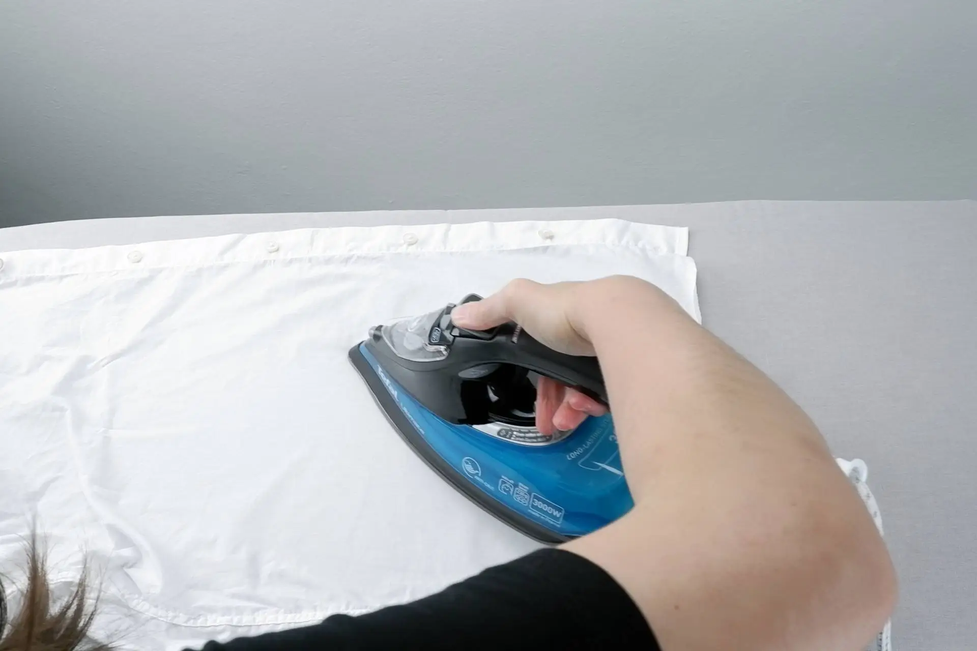 Žehlení košile Žehlení košile žehličkou Tefal Ultimate Anti-calc FV9785E0