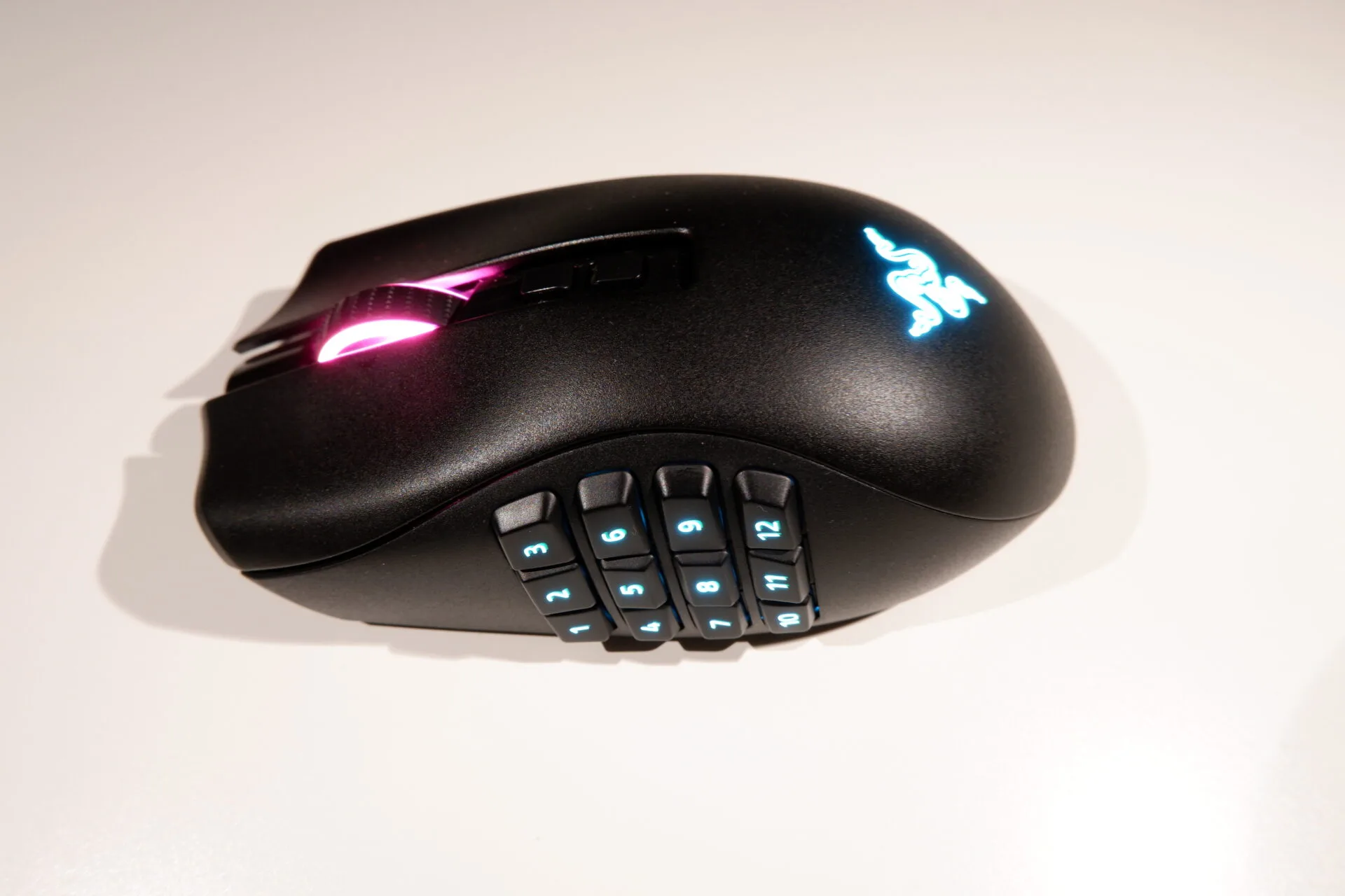 Razer Naga Pro - podsvícení 12 tlačítek Razer Naga Pro - podsvícení 12 tlačítek