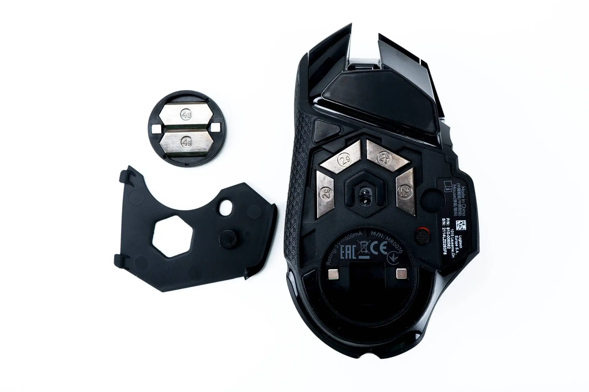 Prostor pro umístění menších závaží Závaží myši Logitech G502