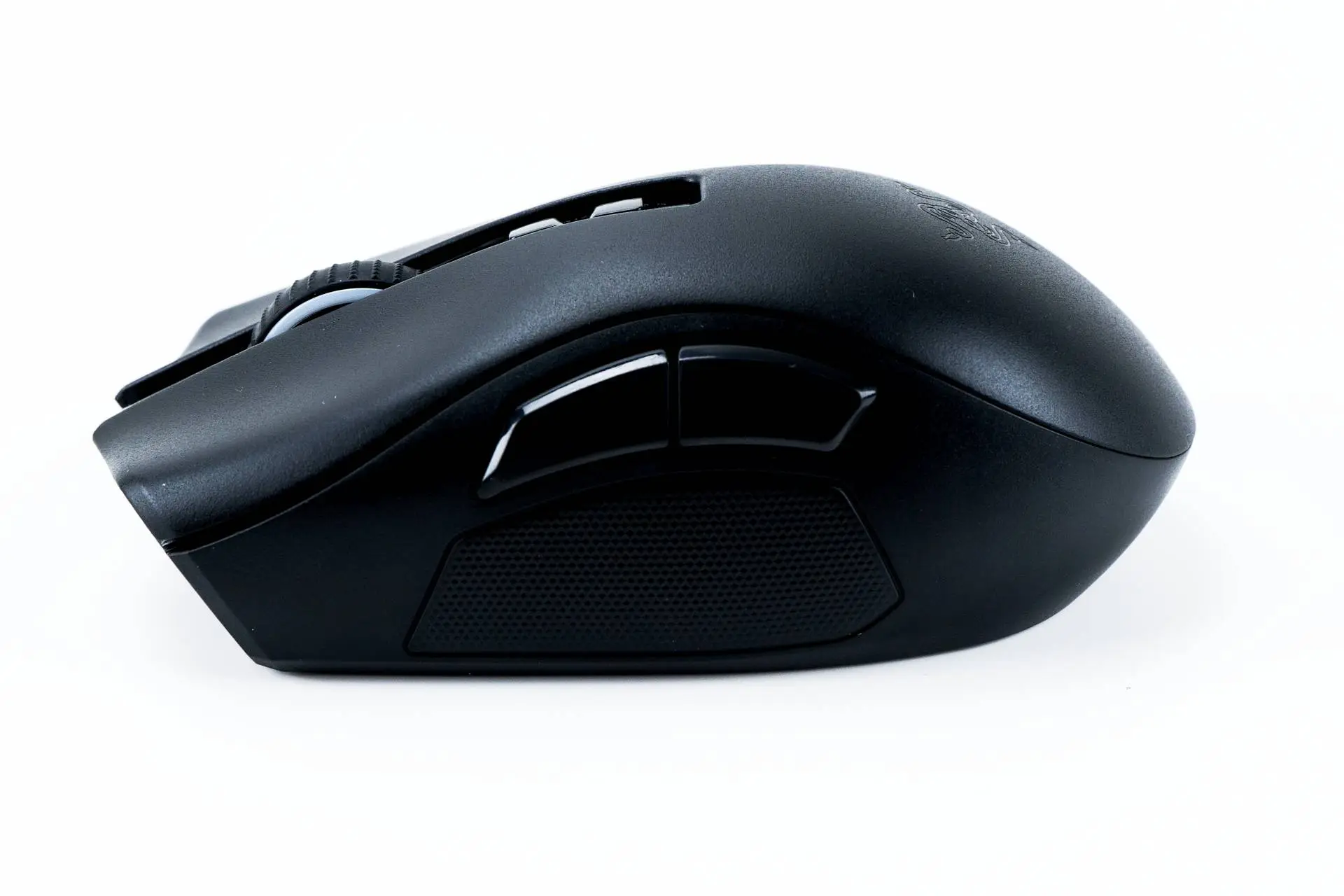 Bočnice se dvěma tlačítky Obrázek ukazuje model Razer Naga Pro s bočnicí se dvěma tlačítky