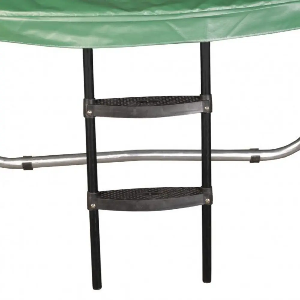 Žebřík Na obrázku je žebřík k trampolíně Hawaj s příčkami z černého plastu.