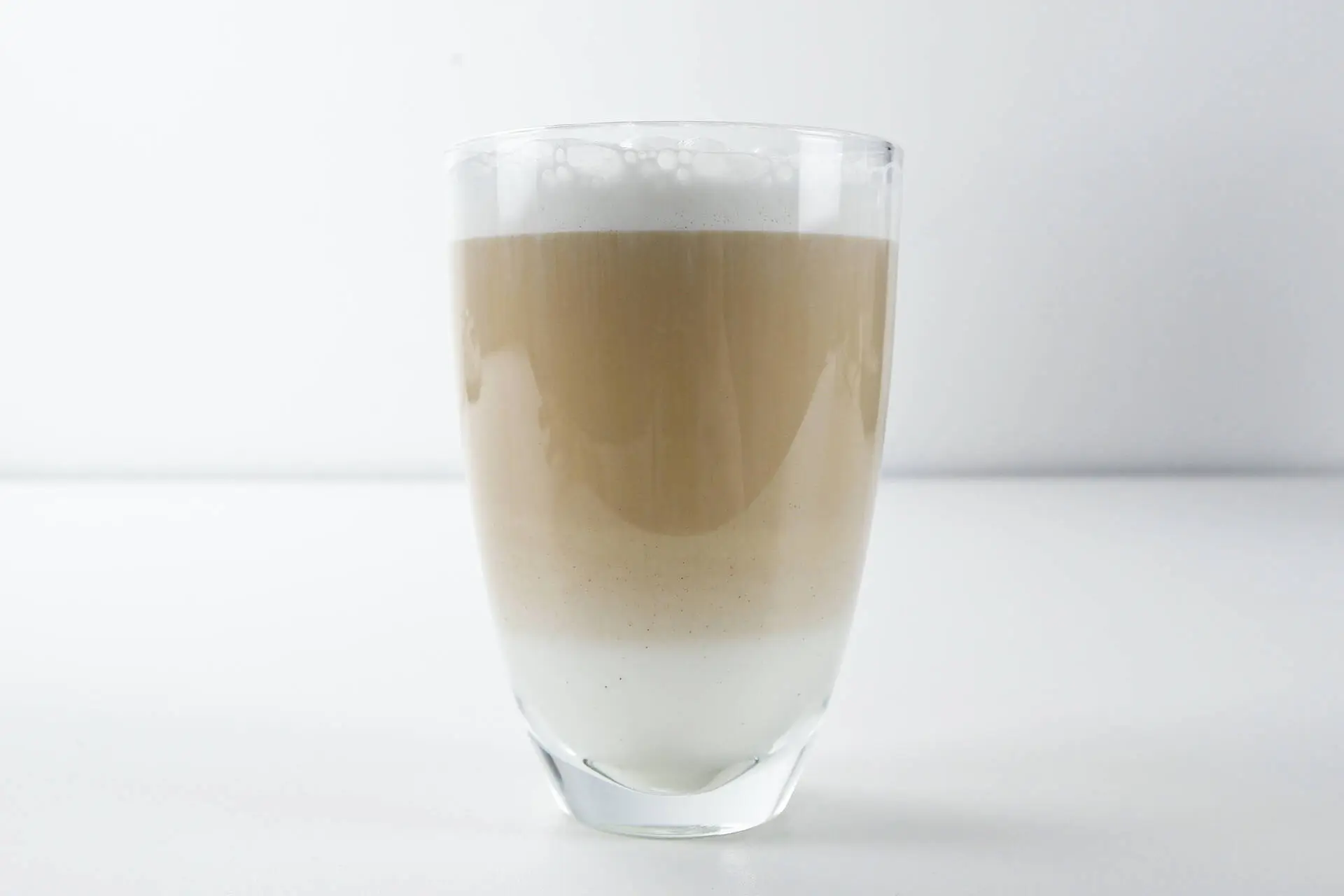 Latte macchiato Na obrázku je latte macchiato připravené na kávovaru Sencor.