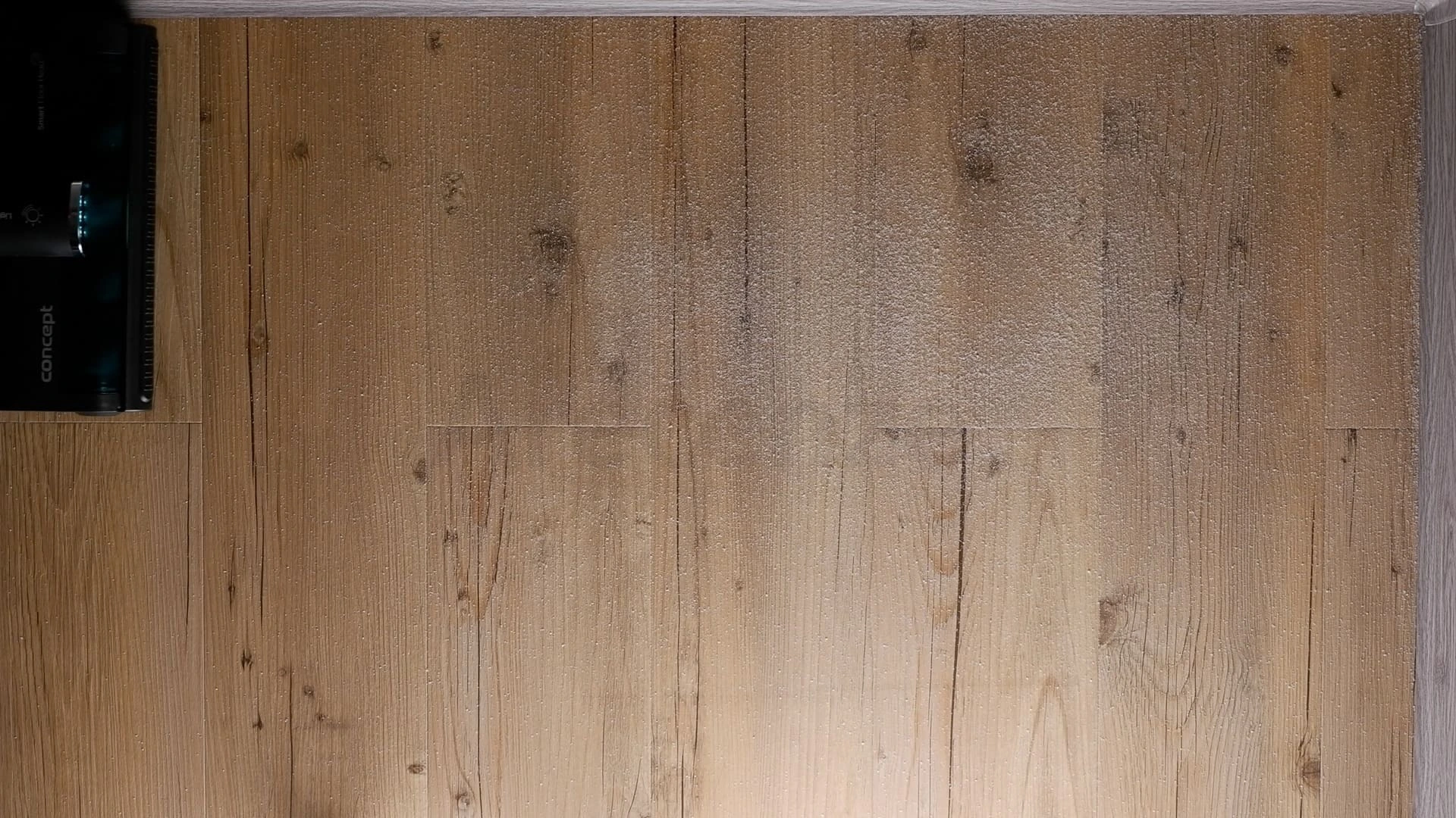 Písek na vinylové podlaze před testem