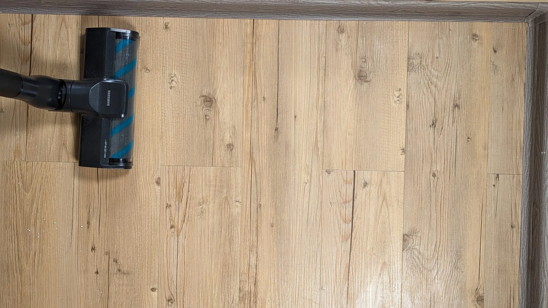 Výsledek na vinylové podlaze – kočkolit Výsledek na vinylové podlaze – kočkolit