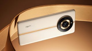Realme 11 Pro+ s&nbsp;koženými zády vévodí obří modul fotoaparátu