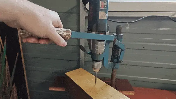 Test vrtání do dřeva