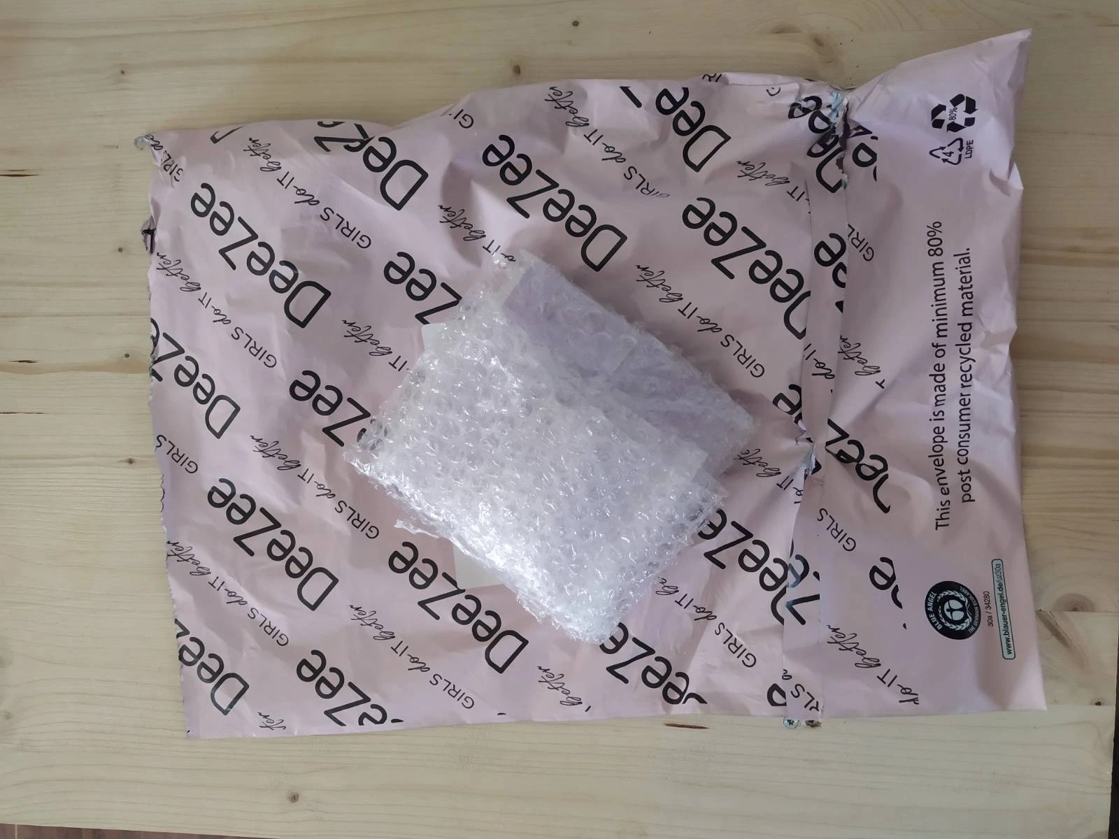 Rozbalená zásilka od DeeZee Rozbalená zásilka od DeeZee