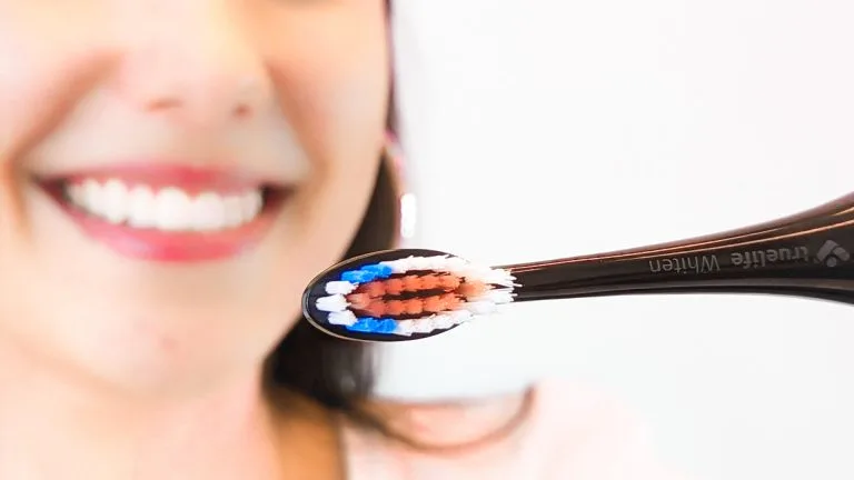 Recenze: Elektrický kartáček TrueLife SonicBrush K150 je tvrdým oříškem pro tradiční značky Recenze: Elektrický kartáček TrueLife SonicBrush K150 je tvrdým oříškem pro tradiční značky