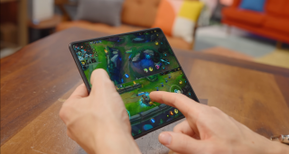 Austin Evans rozjel zároveň dvě samostatné hry Wild Rift na Honoru Magic V2