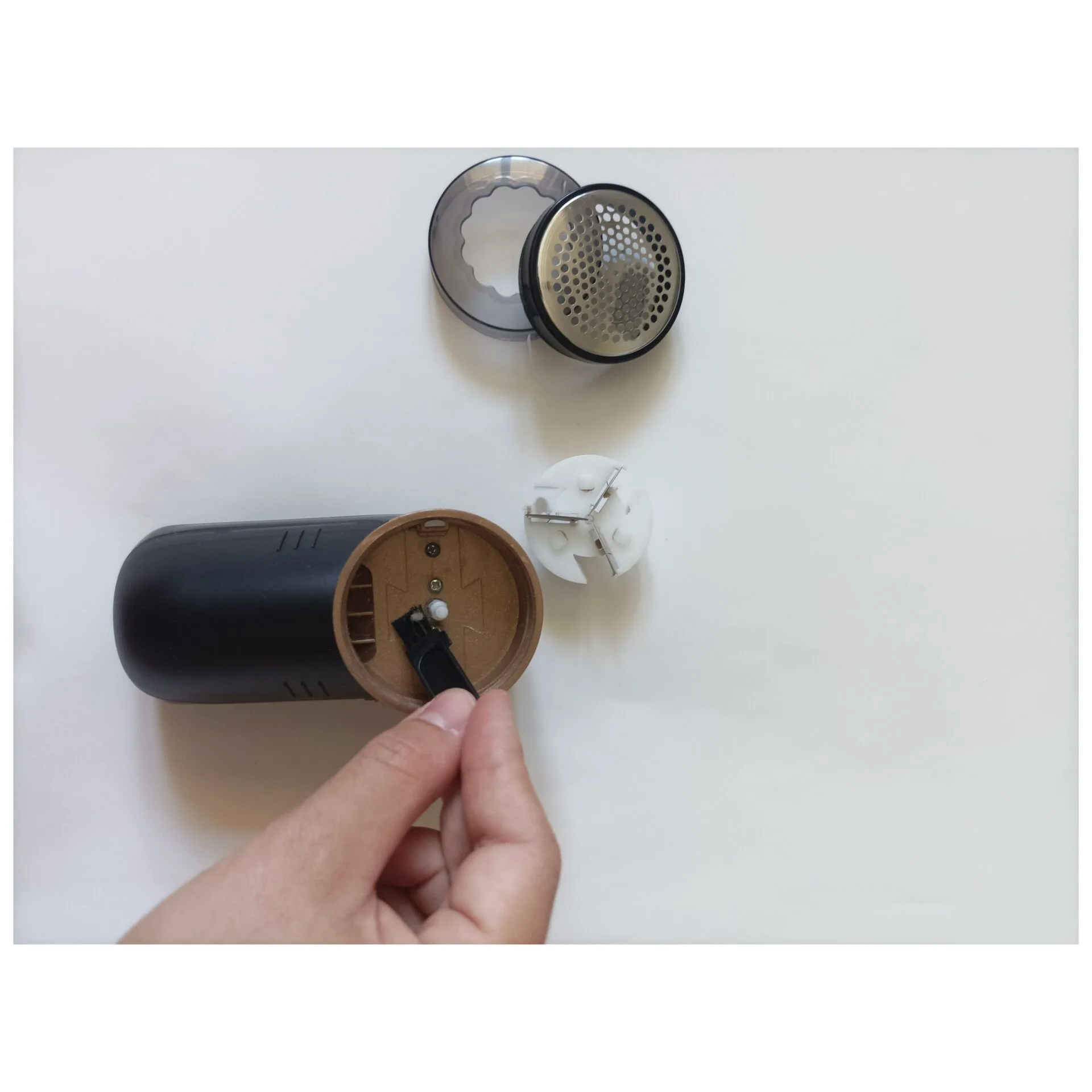 Philips GC02680 čištění Obrázek zobrazuje čištění odžmolkovače