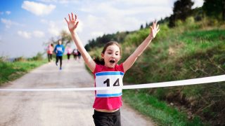 Jak draho vyjdou sporty pro děti? Nejlevnější je atletika a&nbsp;plavání, nejdražší pak tenis
