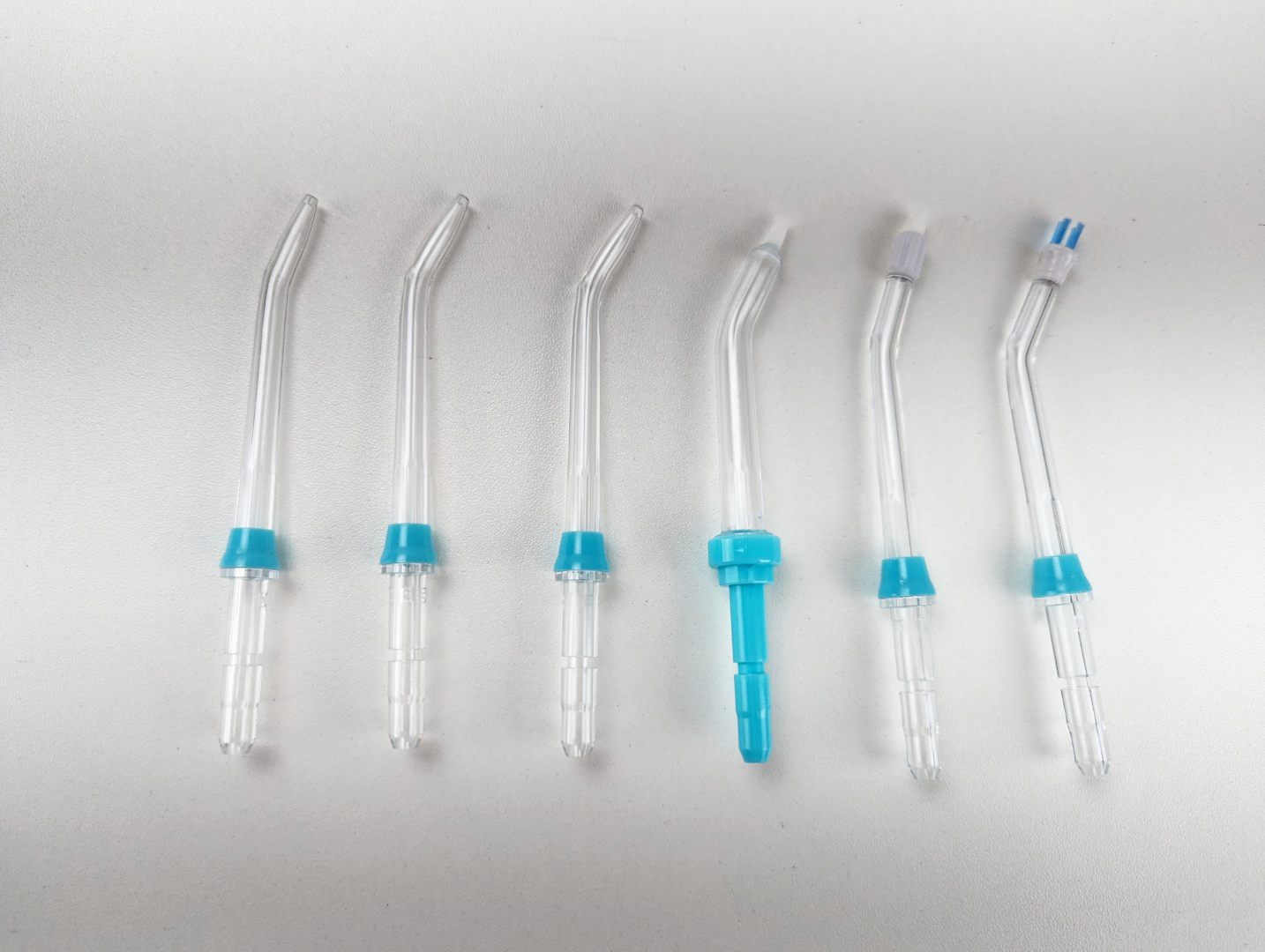 3 standardní, 1 parodontální, 1 ortodontická, 1 dental plaque Obrázek zobrazuje 3 standardní, 1 ortodontická, 1 parodontální, 1 Dental Plaque