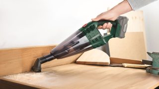 Poradí si aku ruční vysavač Parkside s&nbsp;jehličím ze stromečku?