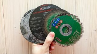 Test 4 řezných kotoučů do úhlové brusky: Parkside vyloženě špatný, Performance předčil Bosch