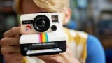 LEGO vdechlo život v&nbsp;roce 2023 instantnímu foťáku od Polaroidu – jak funguje a&nbsp;vypadá?