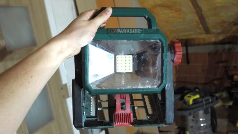 Parkside aku LED reflektor PLSA 20-Li A1 po 6 měsících používání: Svítí dobře, ovládání nenadchne Parkside aku LED reflektor PLSA 20-Li A1 po 6 měsících používání: Svítí dobře, ovládání nenadchne