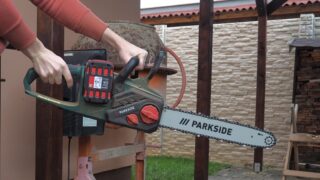 Parkside aku řetězová pila PKSA 40&nbsp;Li B2&nbsp;po půl roce používání: Slušný výkon a&nbsp;příjemná obsluha