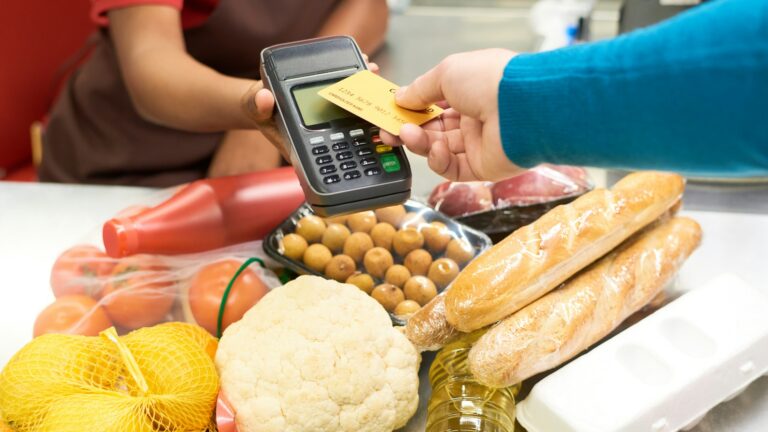 Porovnali jsme ceny potravin v oblíbených supermarketech 2024: V Lidlu a v Tescu neušetříte Porovnali jsme ceny potravin v oblíbených supermarketech 2024: V Lidlu a v Tescu neušetříte