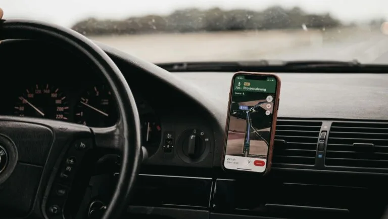 3 nejoblíbenější držáky na mobil do auta v roce 2024 3 nejoblíbenější držáky na mobil do auta v roce 2024