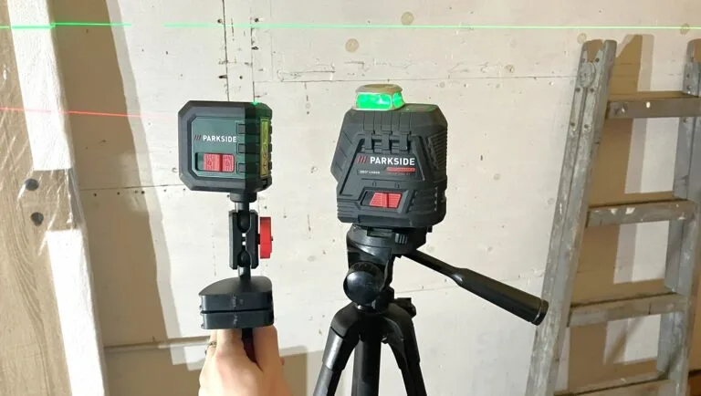 Otestovali jsme liniový laser Parkside PKLL 7 E4 za 330 Kč: Je to „plasťák“, přesto pomůže (Recenze) Otestovali jsme liniový laser Parkside PKLL 7 E4 za 330 Kč: Je to „plasťák“, přesto pomůže (Recenze)